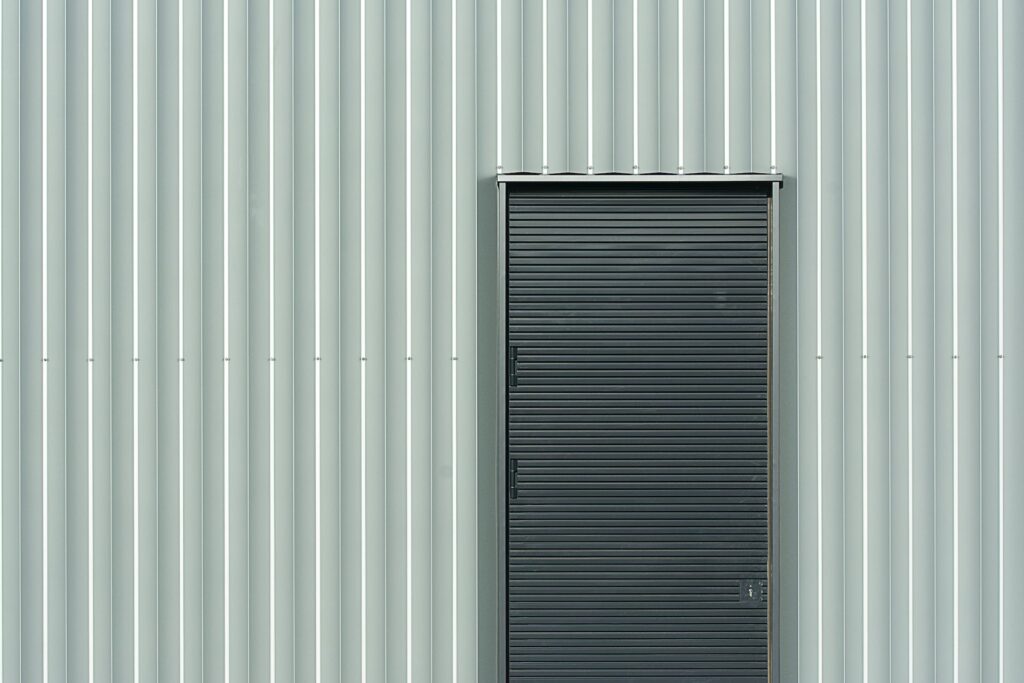 Discover the kinds of industrial doors and examine their features so you can make an informed decision when selecting the optimal solution.